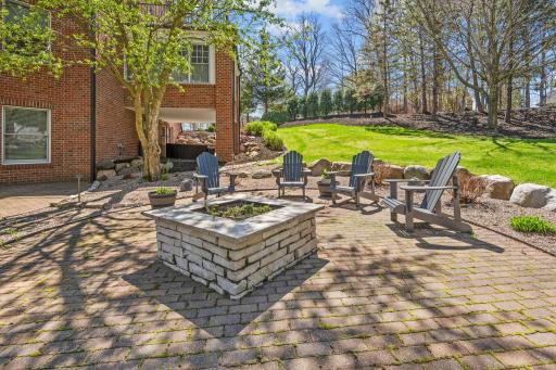 8766 Sherwood Bluff, Eden Prairie, MN 55347