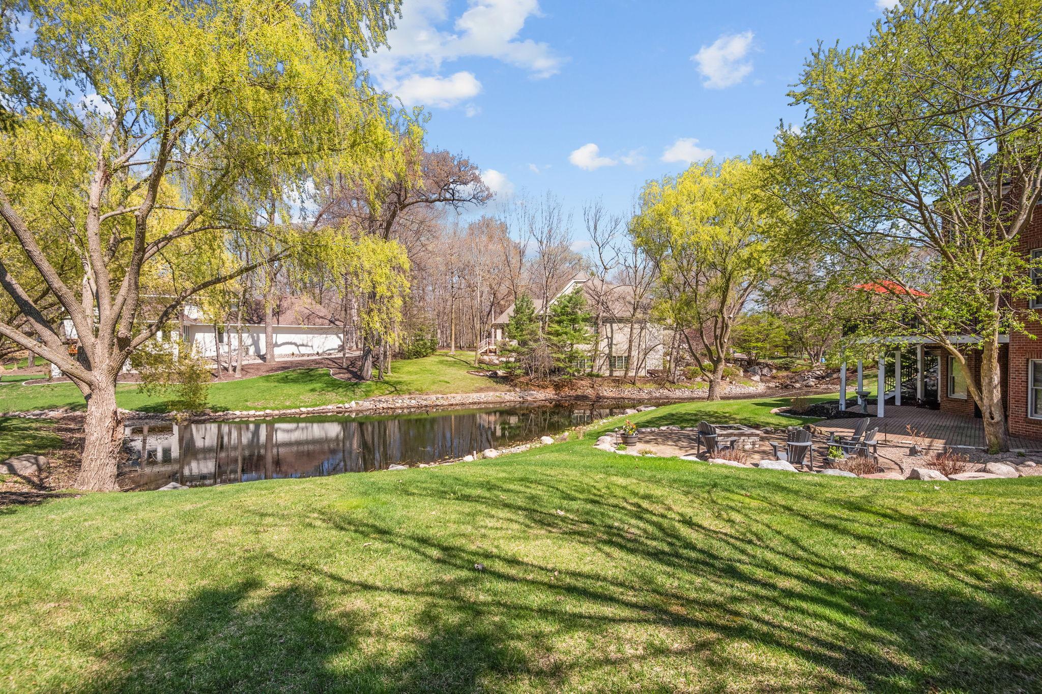 9-web-or-mls-8766 Sherwood Bluff-9.jpg