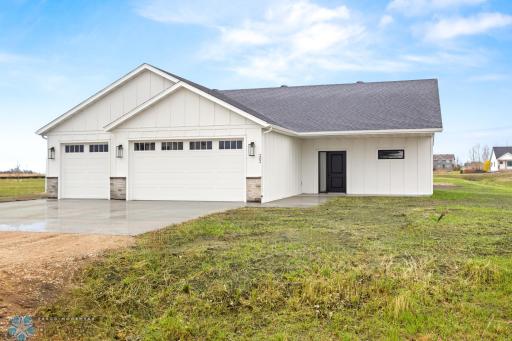 202 NEUMAN Boulevard, Colfax, ND 58018