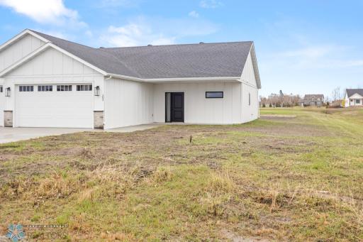 202 NEUMAN Boulevard, Colfax, ND 58018