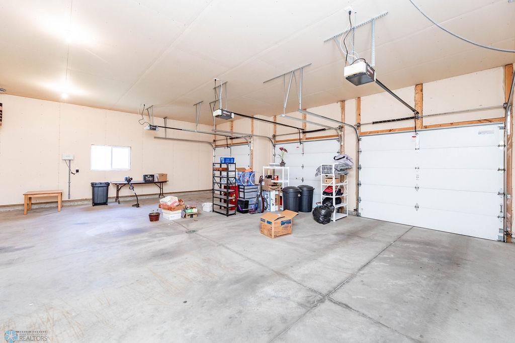 Oversized 3 Stall Garage
