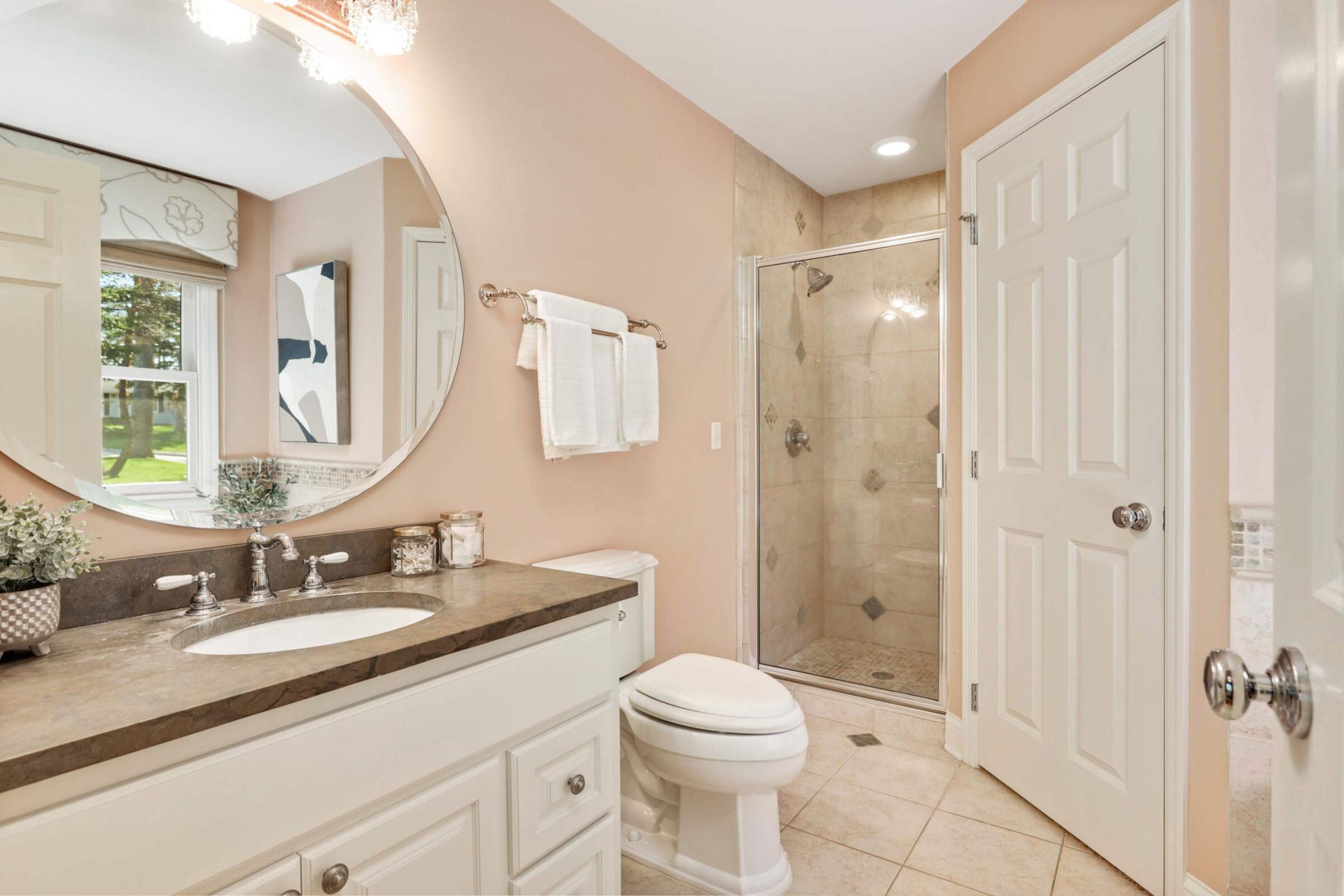 Private ensuite bathroom