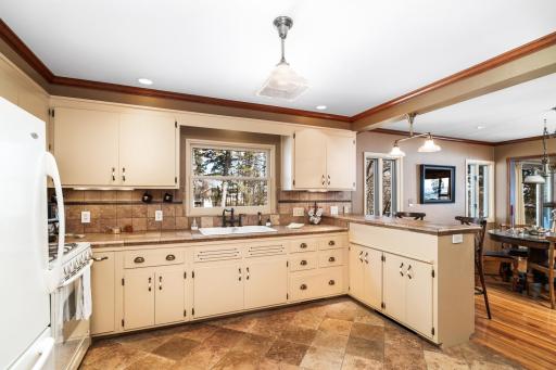 5904 London Road, Duluth, MN 55804