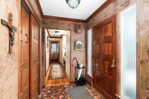 5904 London Road, Duluth, MN 55804