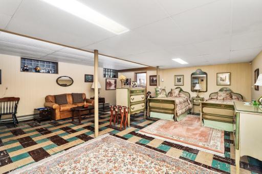 5904 London Road, Duluth, MN 55804