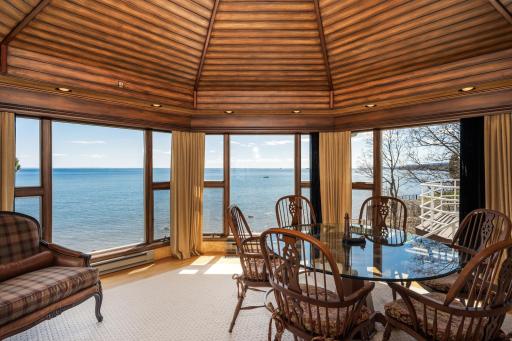 5904 London Road, Duluth, MN 55804