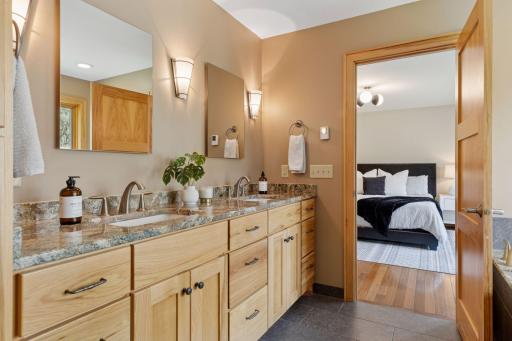 2200 Tamarack Drive, Medina, MN 55356
