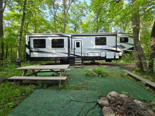 Beautiful 5th wheel RV on private, peaceful lot