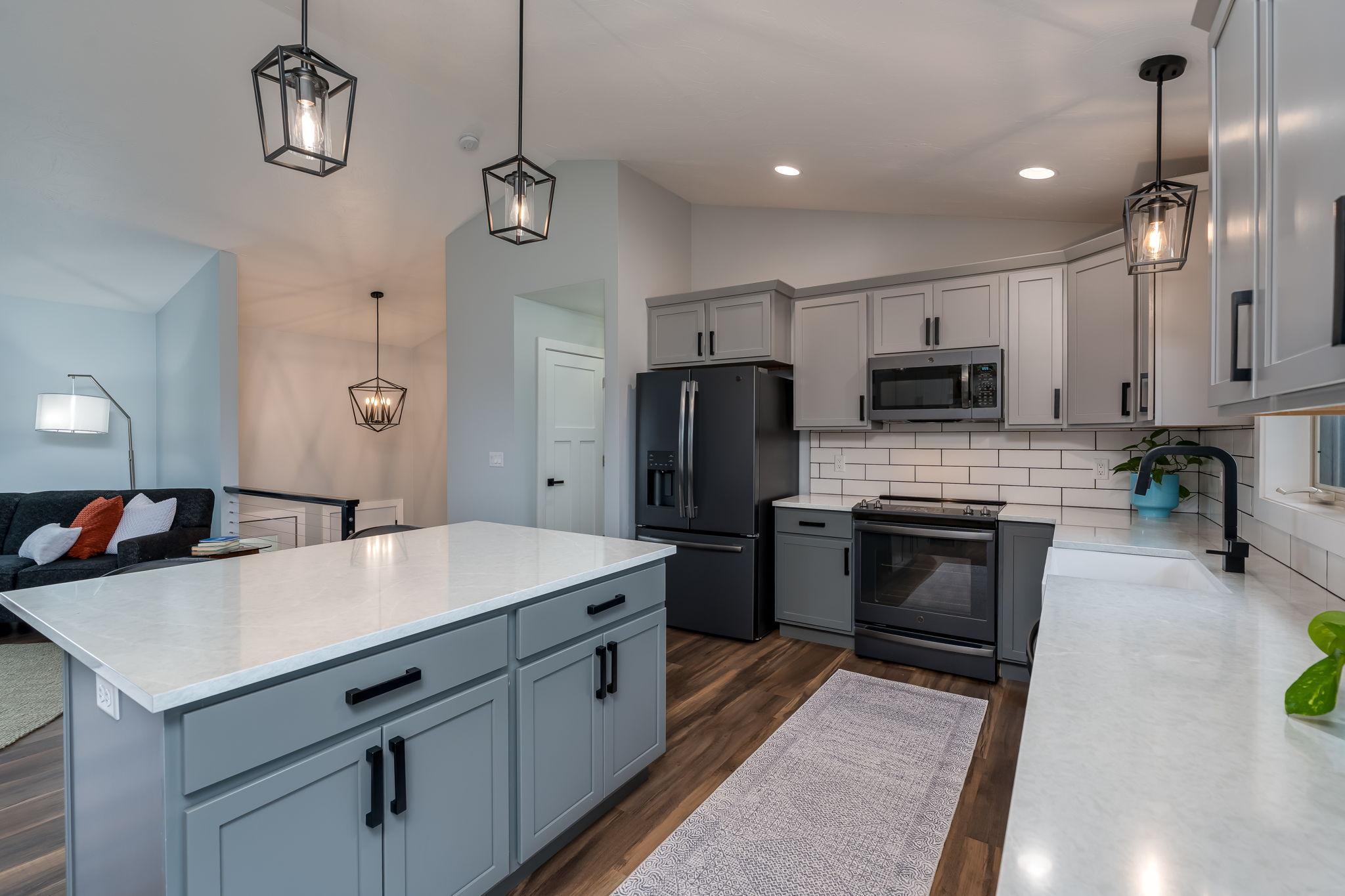 13-web-or-mls-72-balsam-cir.jpg