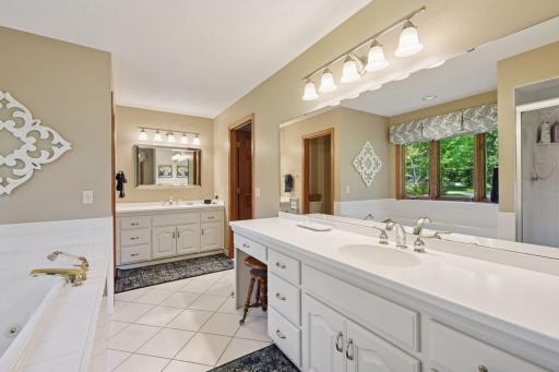 5325 Saddle Ridge Trail, Maple Plain, MN 55359