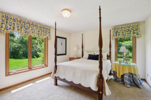 5325 Saddle Ridge Trail, Maple Plain, MN 55359