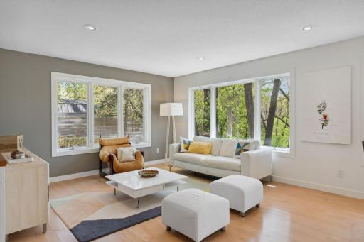 Cozy corner living room, perfect for relaxing and unwinding.