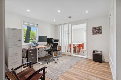 Dedicated studio and office with a private entranceâideal for a business or as a quiet, private workspace.