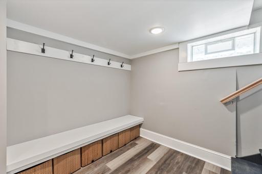1061 Oxford Street N, Saint Paul, MN 55103