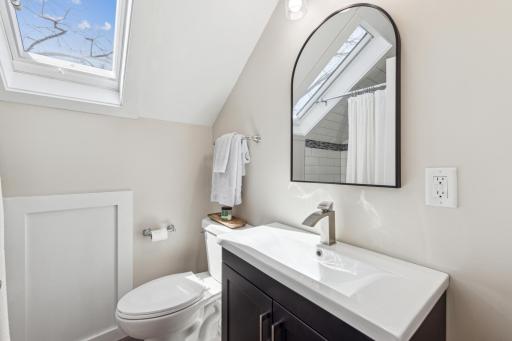 1061 Oxford Street N, Saint Paul, MN 55103