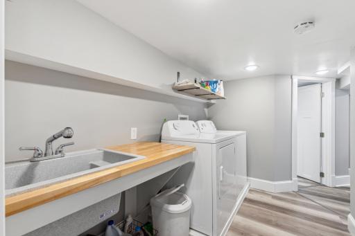 1061 Oxford Street N, Saint Paul, MN 55103