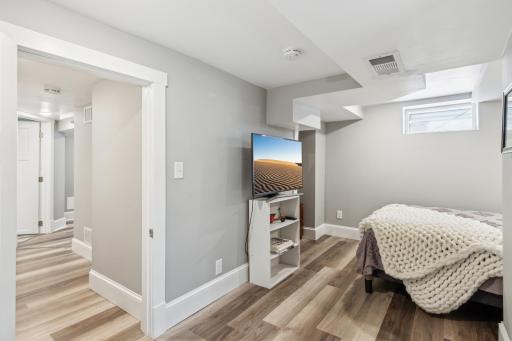 1061 Oxford Street N, Saint Paul, MN 55103