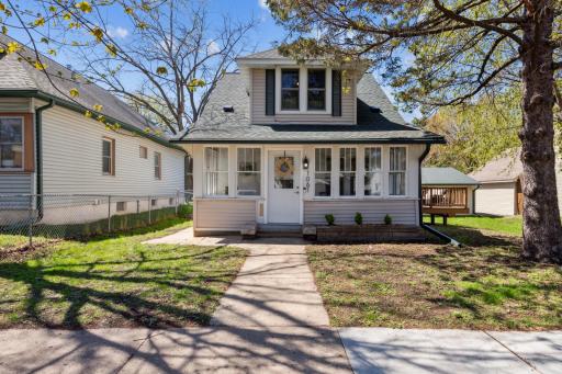 1061 Oxford Street N, Saint Paul, MN 55103