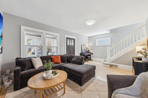 1061 Oxford Street N, Saint Paul, MN 55103