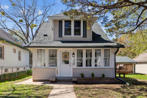 1061 Oxford Street N, Saint Paul, MN 55103