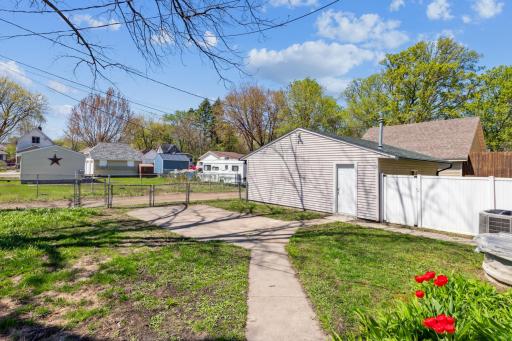 1061 Oxford Street N, Saint Paul, MN 55103