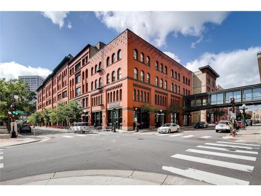 Great restaurants within walking distance!