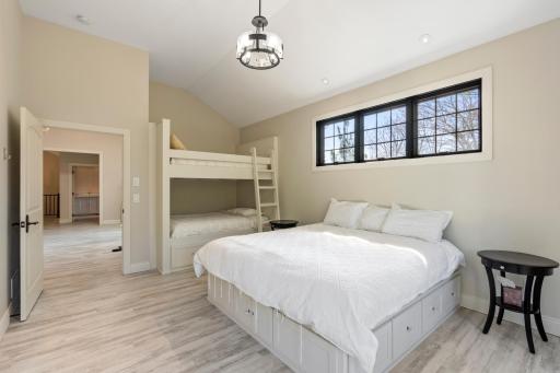 Second guest bedroom with built-in full size bunk beds - ideal for guests!