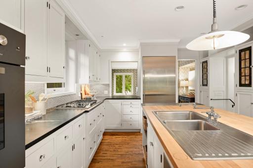 SS Sub-zero refrig, Fisher Paykel DW & gas cooktop and Viking oven