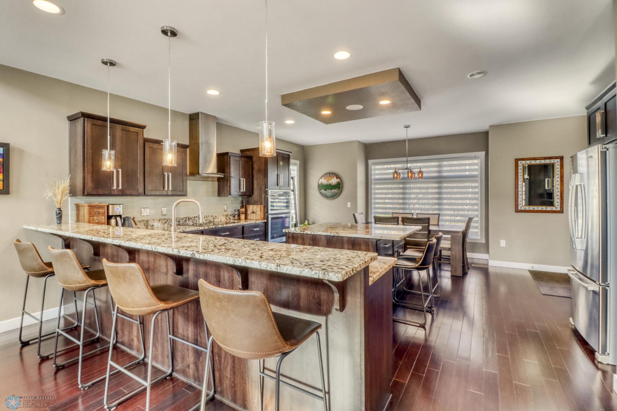Kitchen1_1.JPG