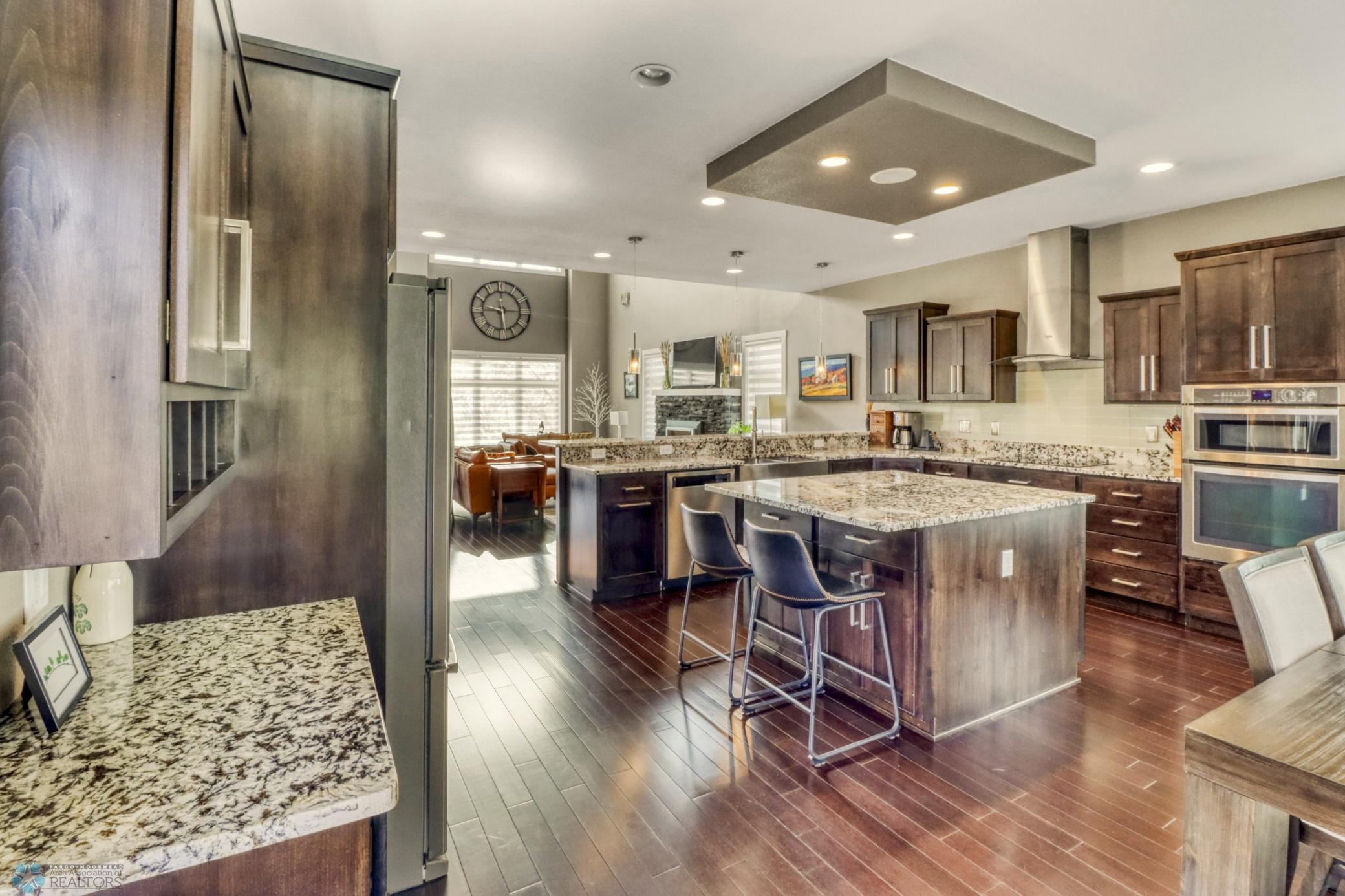 Kitchen1_2.JPG