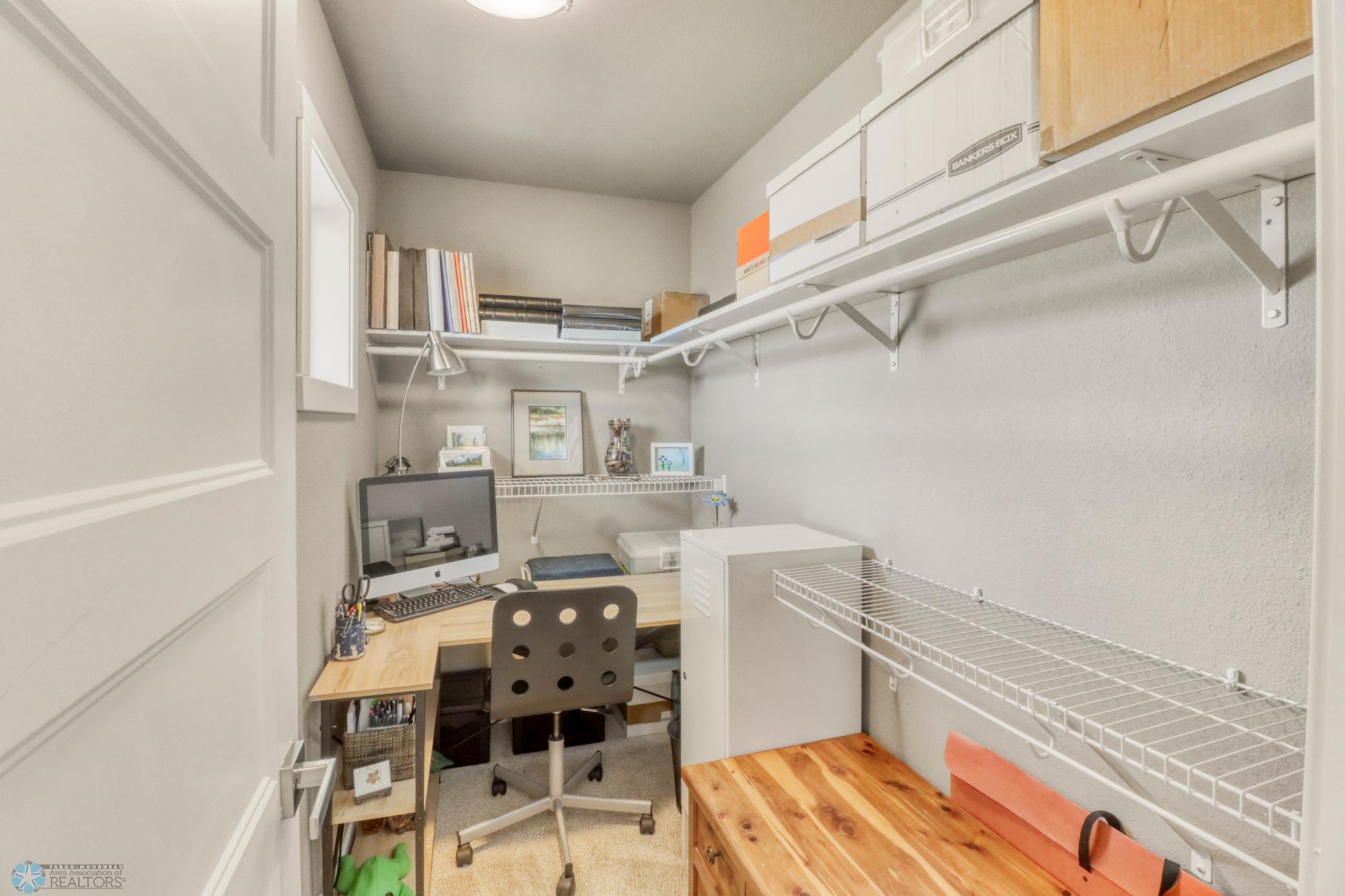 Upstairs Bedroom2_closet.JPG
