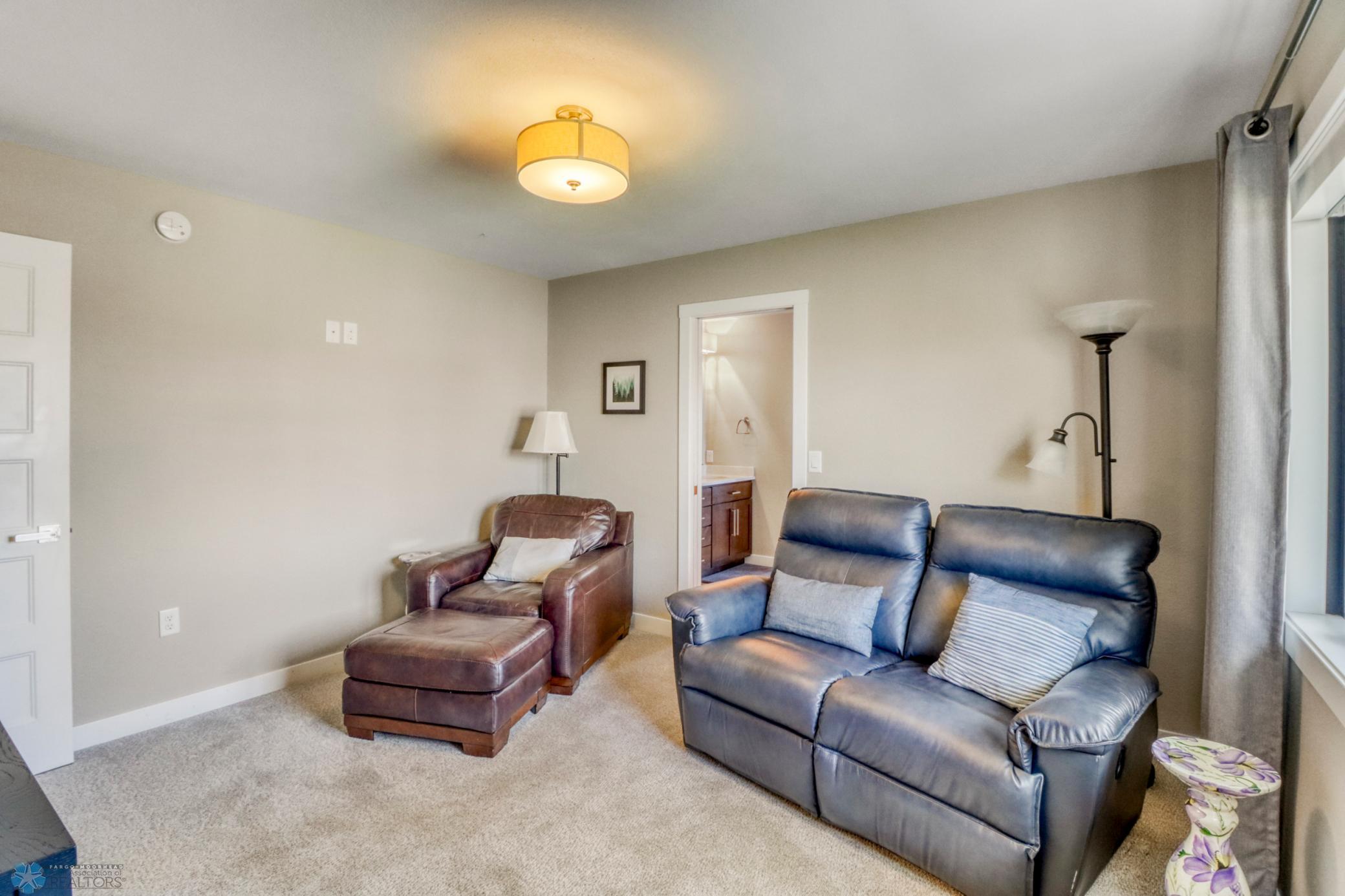 Upstairs Bedroom2_2.JPG