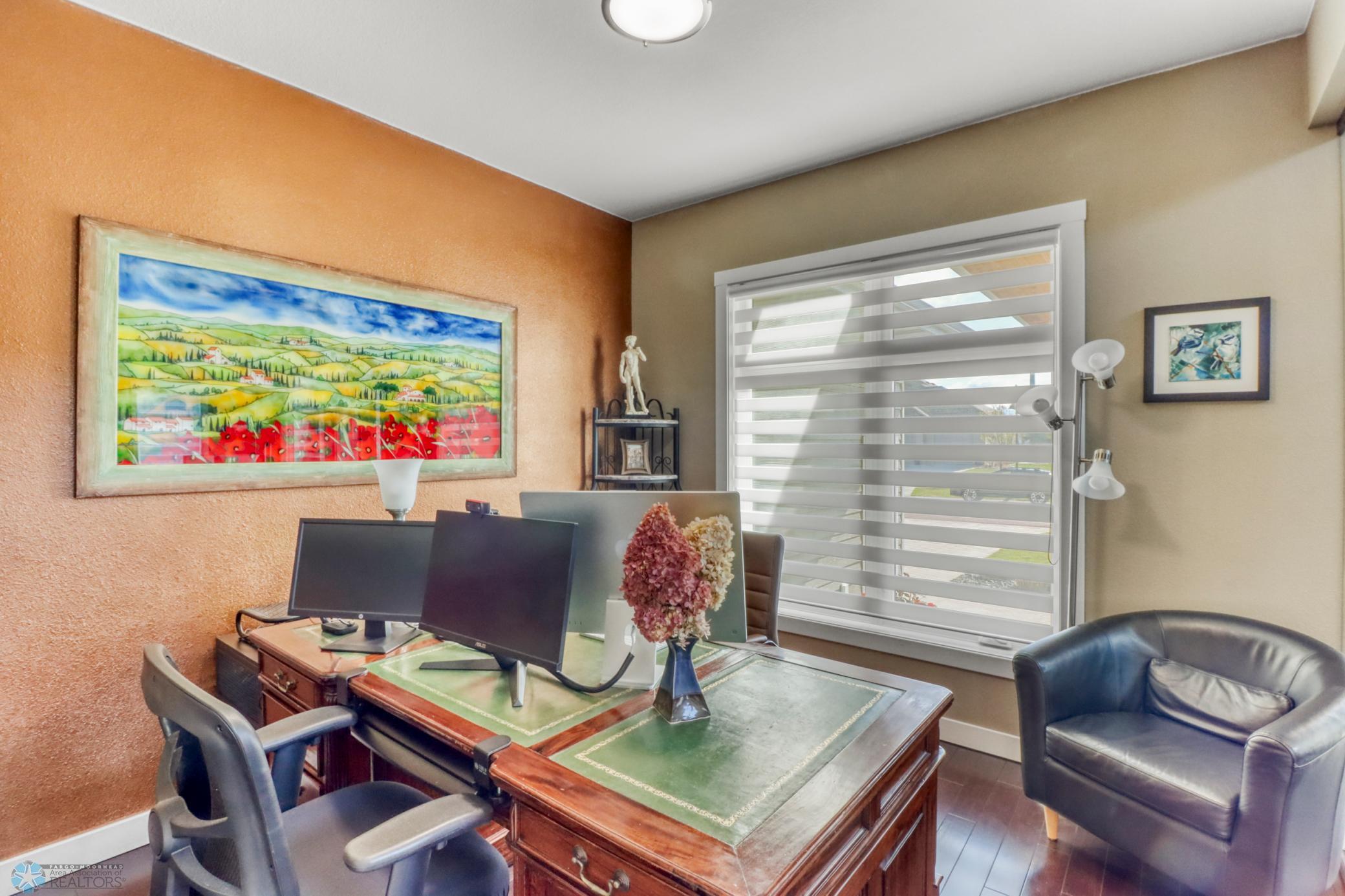 Office1_2.JPG