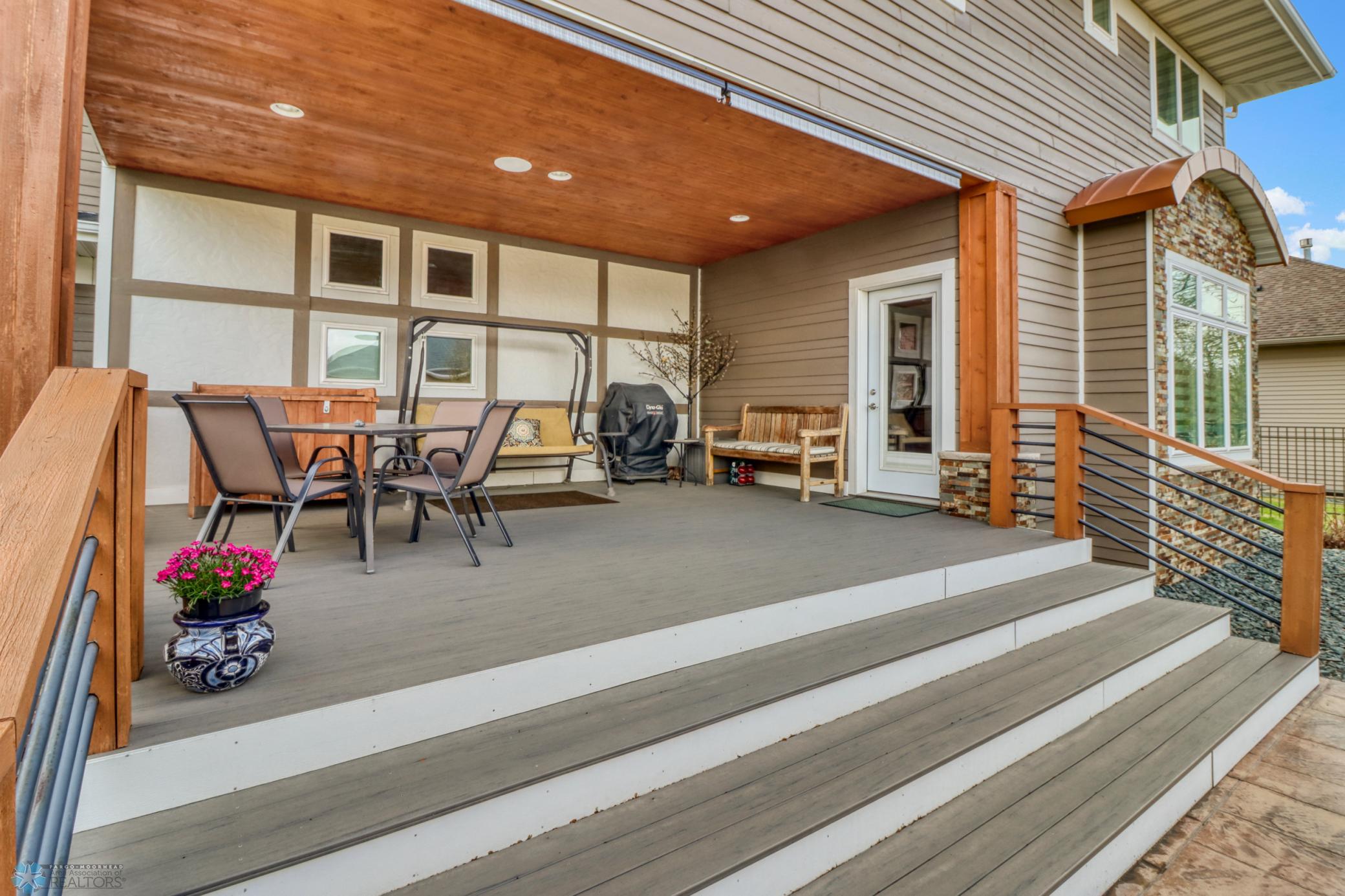 Backyard_Deck1_3.JPG