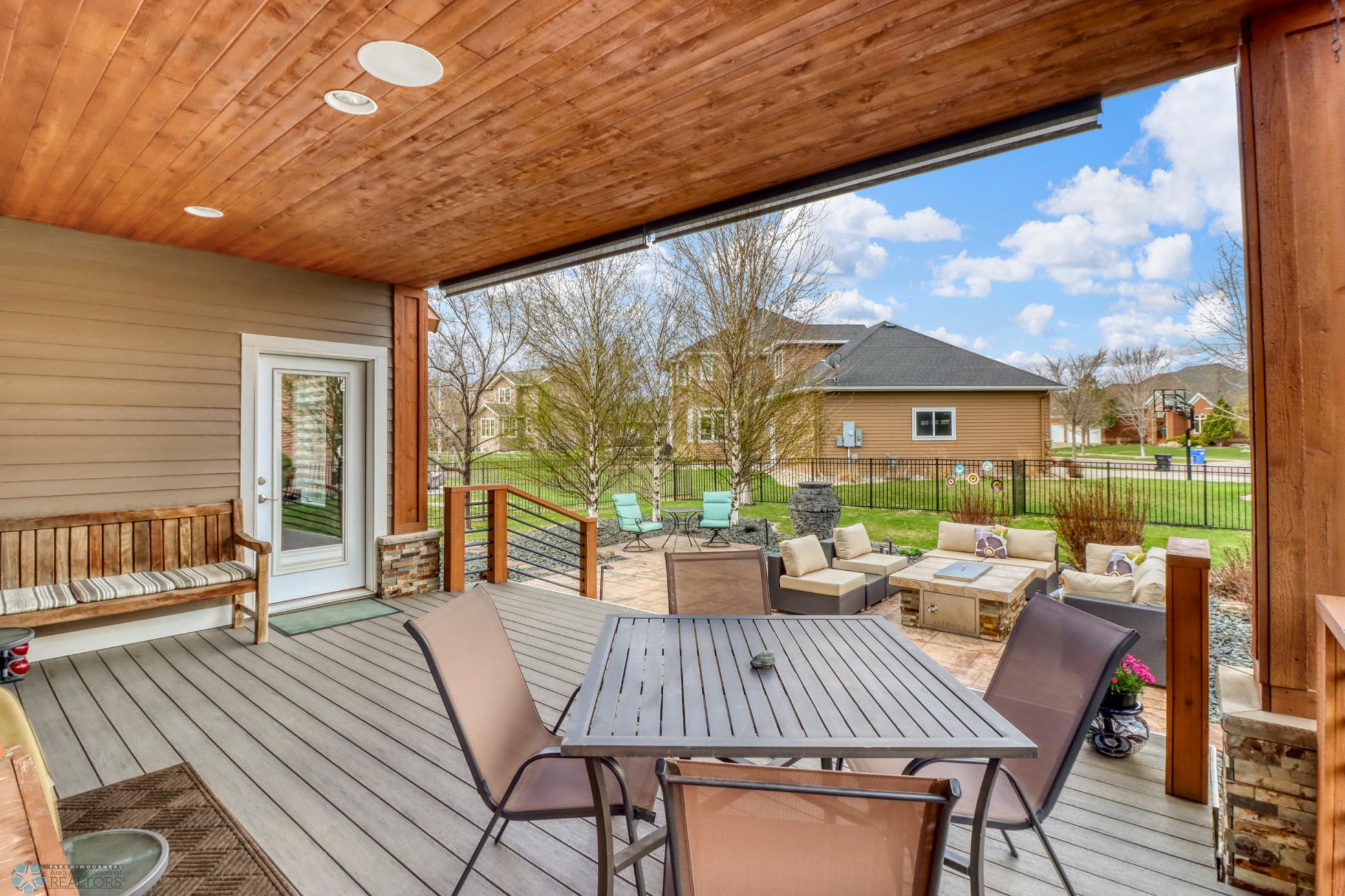 Backyard_Deck1_1.JPG