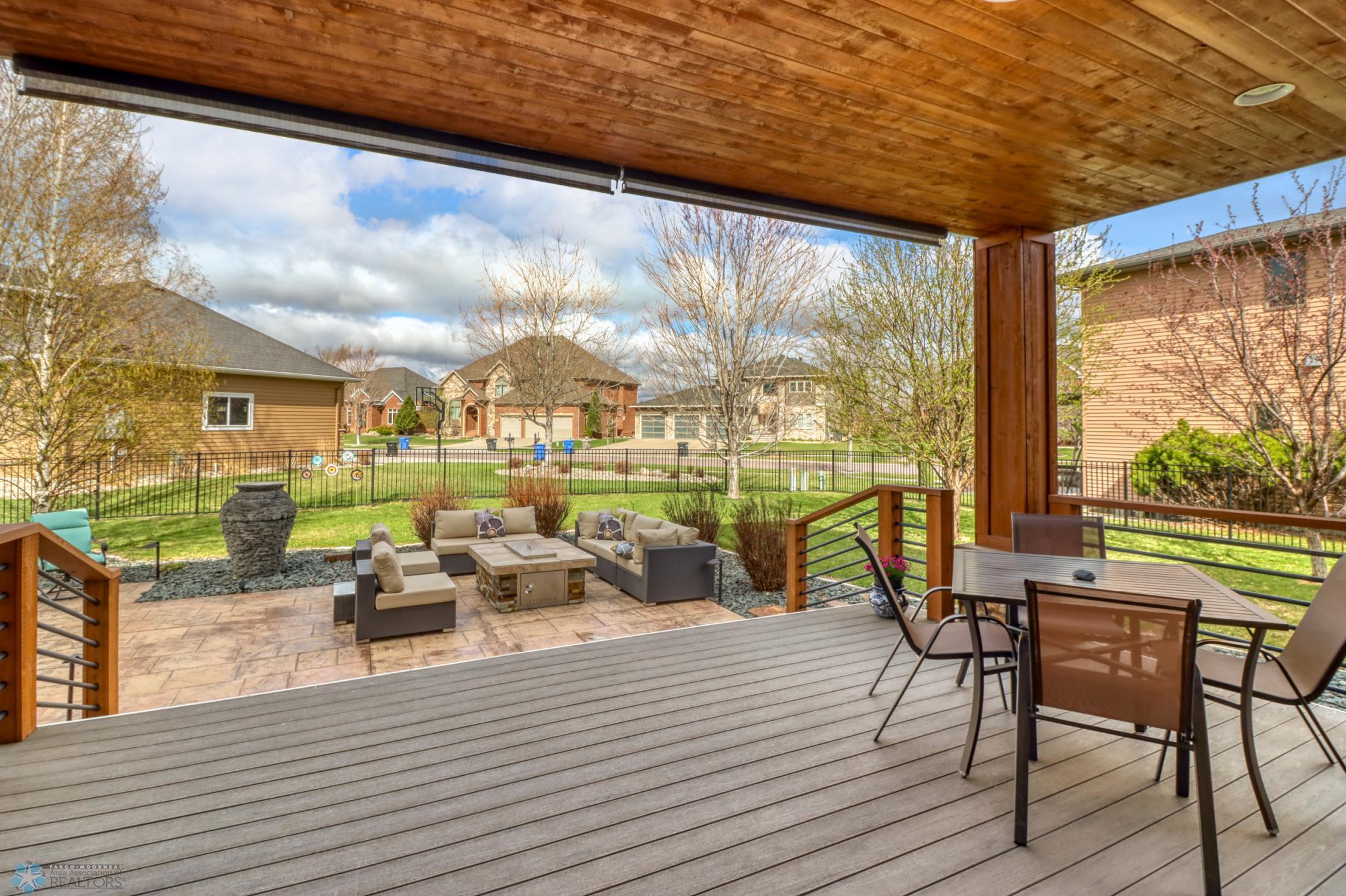 Backyard_Deck1_2.JPG