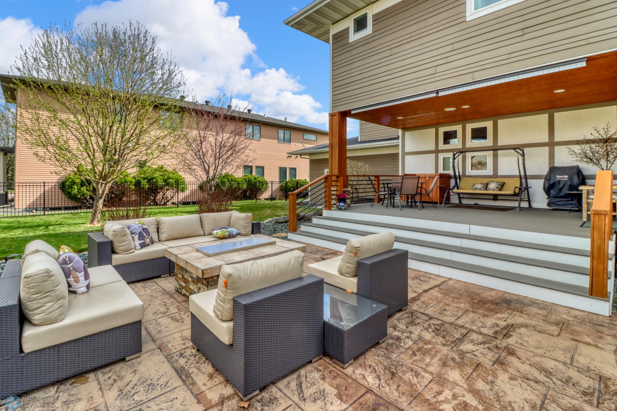 Backyard_Patio1_3.JPG