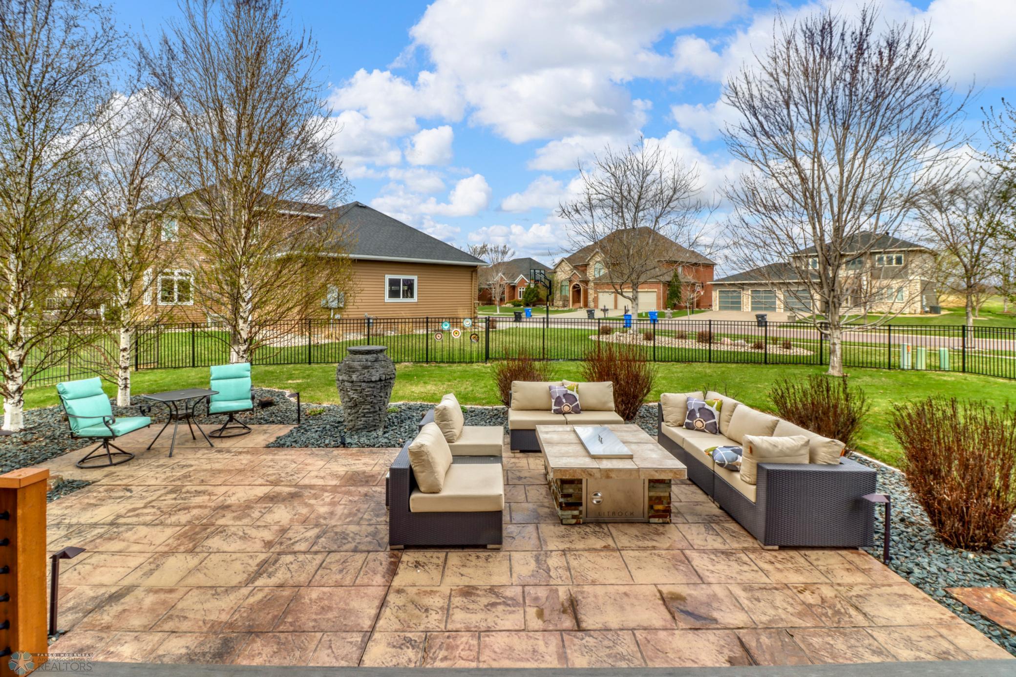 Backyard_Patio1_4.JPG