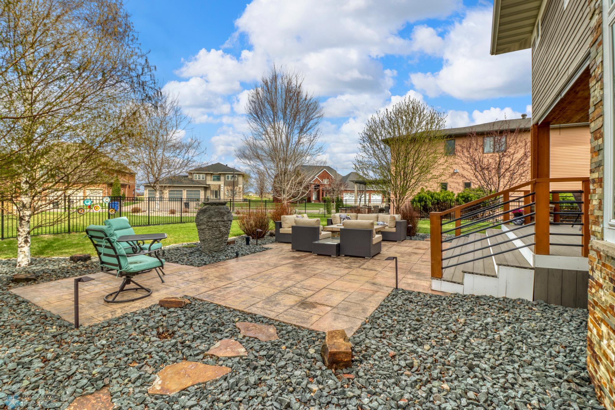 Backyard_Patio1_0.JPG