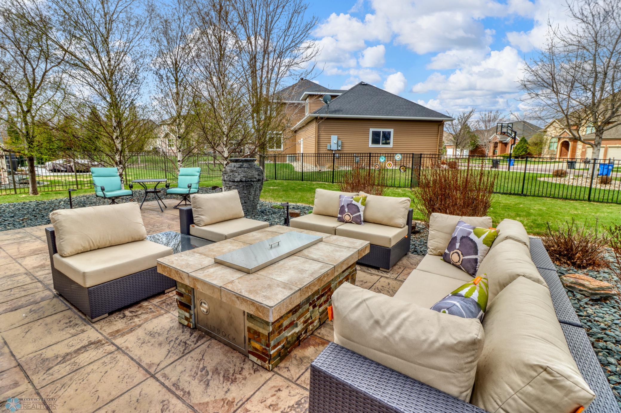 Backyard_Patio1_1.JPG