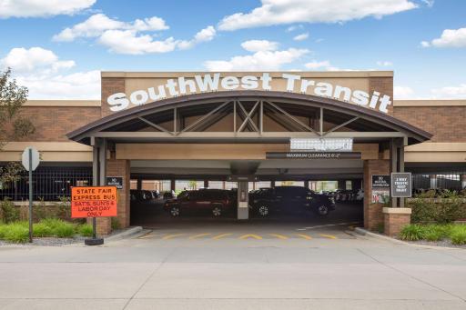 Foxwood enjoys easy access to the Southwest Metro transit station along with Highway 212 and Highway 5. Within minutes, you can be on your way to a Twins game or downtown Minneapolis for dinner and a show!