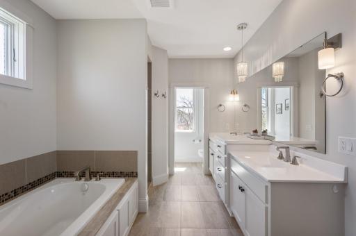 34 Crescent Lane, North Oaks, MN 55127