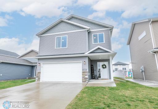 2706 Divide Street W, West Fargo, ND 58078