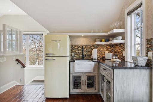 Super-Cool Kitchen!!