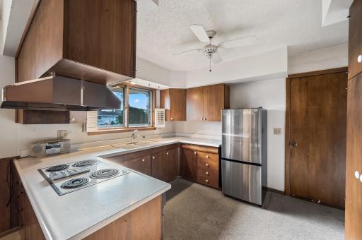 Kitchen w/large window facing front yard and driveway, lots of natural light