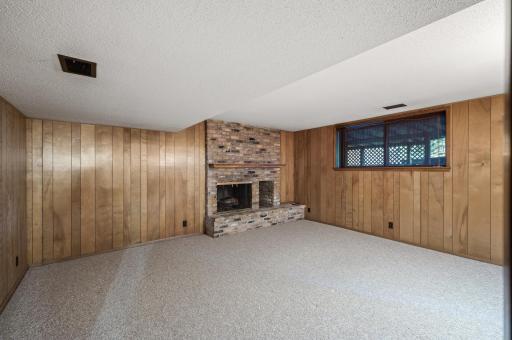 Family Room w/Wood Burning Fireplace spacious for family gatherings
