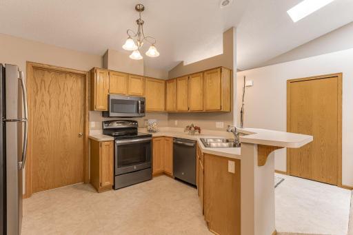 541 Deer Ridge Lane S, Saint Paul, MN 55119