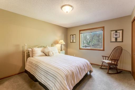 541 Deer Ridge Lane S, Saint Paul, MN 55119