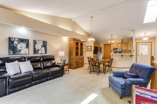 541 Deer Ridge Lane S, Saint Paul, MN 55119
