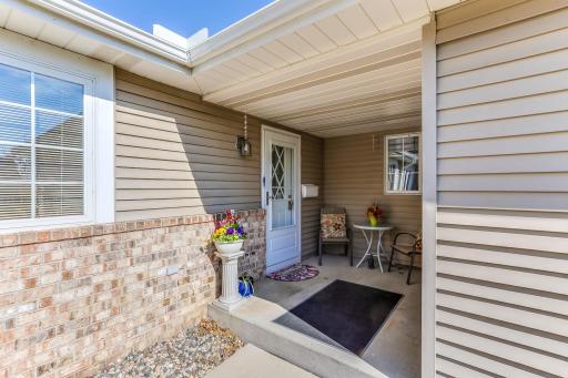 541 Deer Ridge Lane S, Saint Paul, MN 55119